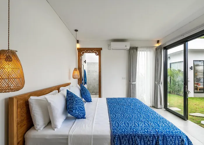 Complex Bingin Bay -